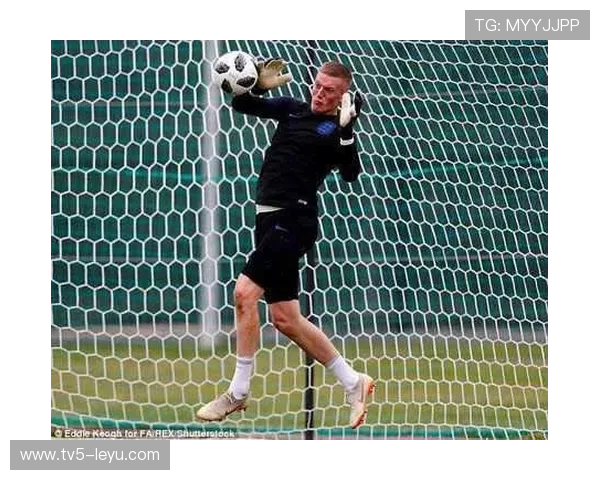 英格兰门将传奇：从班克斯到皮克福德，三狮军团如何造就世界级门神？