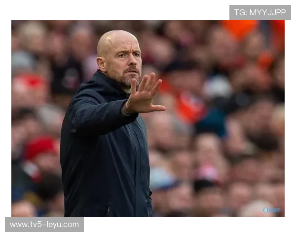 滕哈赫临场调度显功力，比赛走势尽在掌控