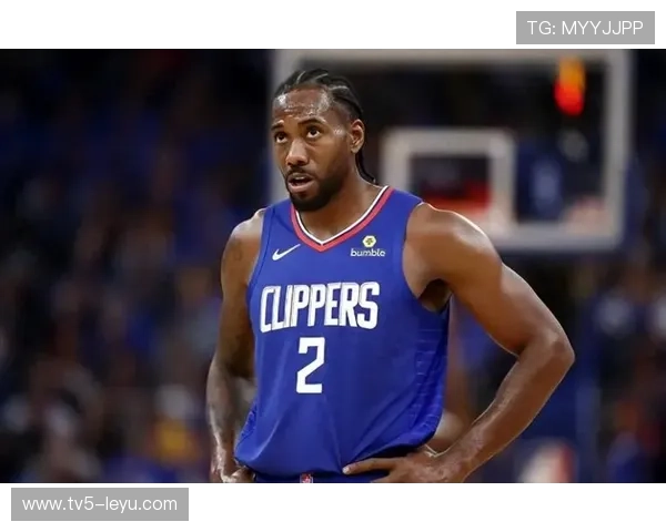 伦纳德低调现身训练场，专注备战新赛季