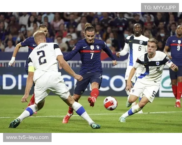 法国队在世界杯欧洲区预选赛中展现强大实力，高卢雄鸡强势领跑小组积分榜